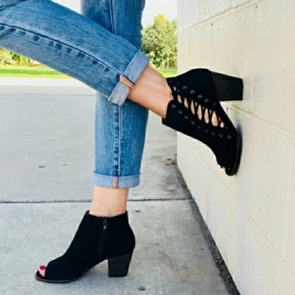 LUCKY Brand Hartlee Open Toe Lace Up Black Bootie EUC sz 10